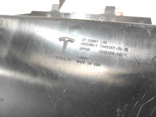 Ниша под монитором, ориг. номер 1045057-00-C, 1045058-00-B, Tesla Model X 2015-2021