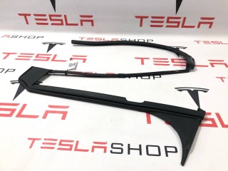 Уплотнитель стойки B наружной, ориг. номер 1032152-00-D, Tesla Model X 2015-2021