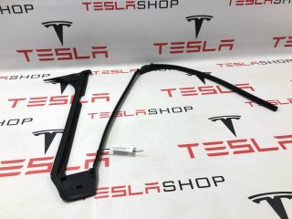 Уплотнитель стойки B наружной, ориг. номер 1032152-00-D, Tesla Model X 2015-2021