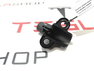 Корпус упора крышки багажника, ориг. номер 1051428-00-C, Tesla Model X 2015-2021