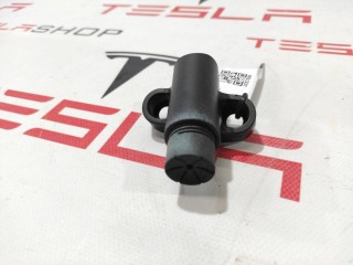 Корпус упора крышки багажника, ориг. номер 1051429-00-D, Tesla Model X 2015-2021