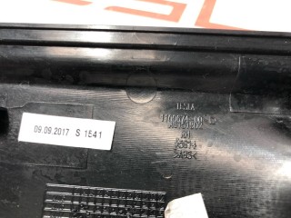 Накладка декоративная основания сидений 1-го ряда, ориг. номер 1100674-00-D, Tesla Model X 2015-2021