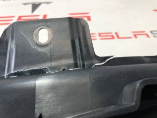 Накладка гриля бампера переднего верхняя, ориг. номер 1617073-00-A, Tesla Model X рест 2021-2026