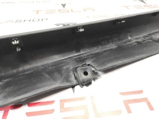 Накладка порога рокерной панели, ориг. номер 1034218-00-B, Tesla Model X 2015-2021