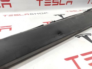Накладка порога рокерной панели, ориг. номер 1034219-00-B, Tesla Model X 2015-2021