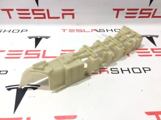 Кронштейн внешний сидений 2-го ряда, ориг. номер 1089759-00-B, Tesla Model X 2015-2021