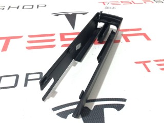 Заглушка салазки сиденья, ориг. номер 1062358-00-D, Tesla Model X 2015-2021