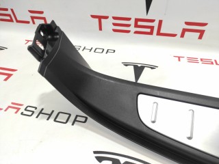 Отделка багажника хром (под замок), ориг. номер 1050389-00-C, 1035994-00-C, Tesla Model X 2015-2021