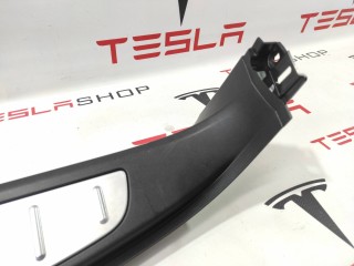 Отделка багажника хром (под замок), ориг. номер 1050389-00-C, 1035994-00-C, Tesla Model X 2015-2021