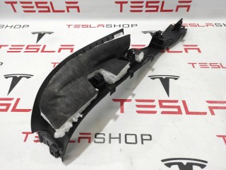Накладка стойки А, ориг. номер 1035963-00-C, Tesla Model X 2015-2021