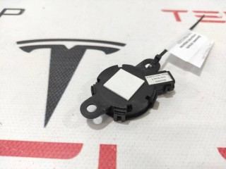 прочая запчасть, ориг. номер 1003550-00-A, 1054113-00-A, Tesla Model S 2012-2016