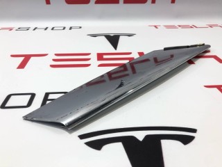 Накладка люверсы, ориг. номер 1056381-00-C, Tesla Model S 2016-2021