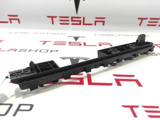 Кронштейн порога двери, ориг. номер 1051827-00-B, Tesla Model X 2015-2021