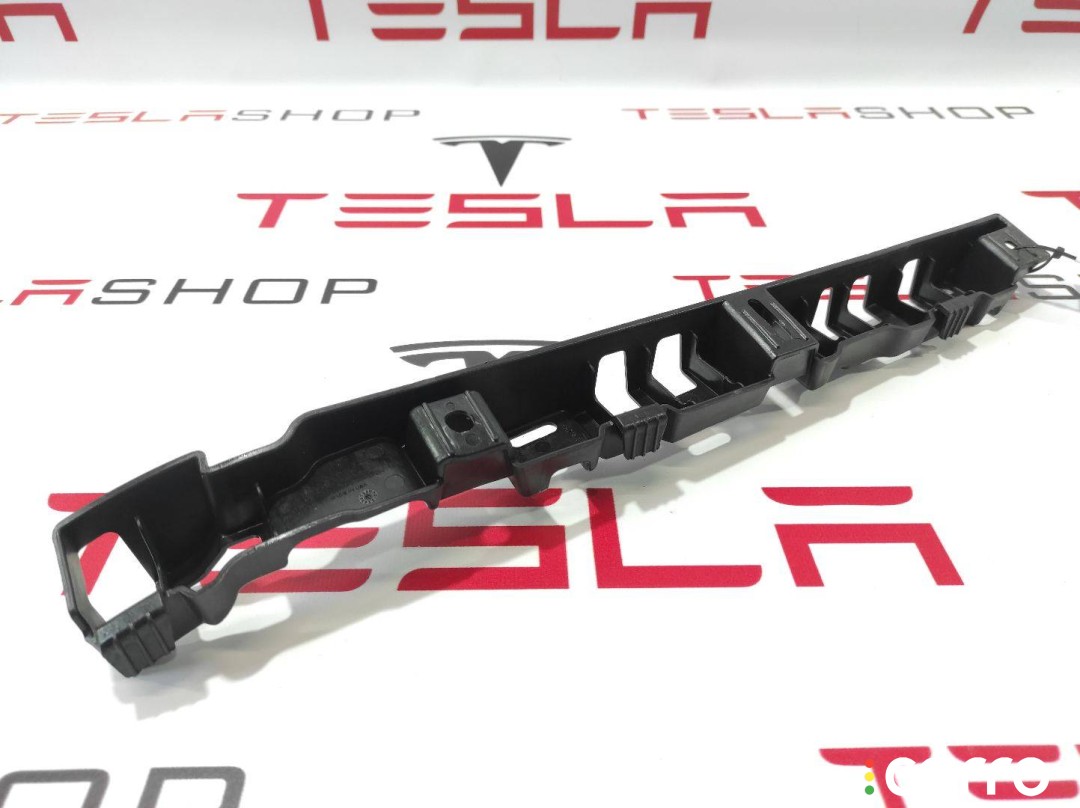 Кронштейн облицовки стойки B Tesla Model X 2015-2021, 1050784-00-C, фото 1