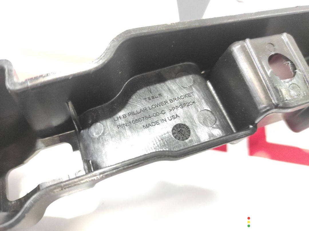Кронштейн облицовки стойки B Tesla Model X 2015-2021, 1050784-00-C, фото 3