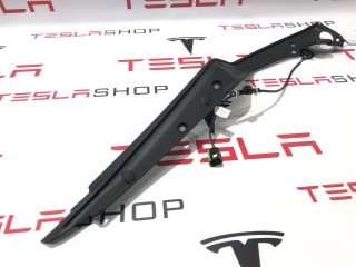 Накладка закрытия подъемной задней двери, ориг. номер 1041595-00-D, Tesla Model X 2015-2021