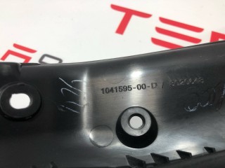 Накладка закрытия подъемной задней двери, ориг. номер 1041595-00-D, Tesla Model X 2015-2021