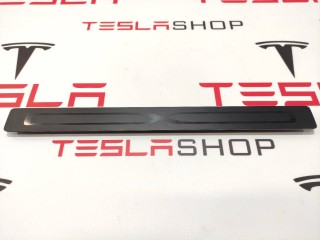 Накладка порога переднего двери, ориг. номер 1035987-00-G, 1055526-00-F, Tesla Model X 2015-2021