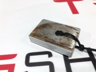 Усилитель петли крепления крышки багажника левый, ориг. номер 103165-00-A, Tesla Model X 2015-2021