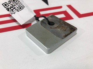 Усилитель петли крепления крышки багажника левый, ориг. номер 1003547-00-A, Tesla Model X 2015-2021