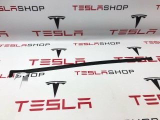 Уплотнитель подъемной задней двери, ориг. номер 1069003-00-C, Tesla Model X 2015-2021