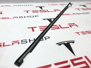 Уплотнитель подъемной задней двери, ориг. номер 1069003-00-C, Tesla Model X 2015-2021