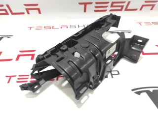 Накладка подъемной задней двери, ориг. номер 1055010-06-J, 1051557-00-E, Tesla Model X 2015-2021