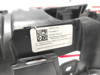 Накладка подъемной задней двери, ориг. номер 1055010-06-J, 1051557-00-E, Tesla Model X 2015-2021