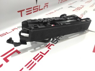 Накладка подъемной задней двери, ориг. номер 1055012-06-J, Tesla Model X 2015-2021
