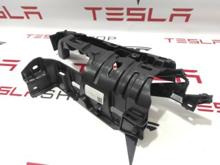Накладка подъемной задней двери, ориг. номер 1055012-06-J, Tesla Model X 2015-2021