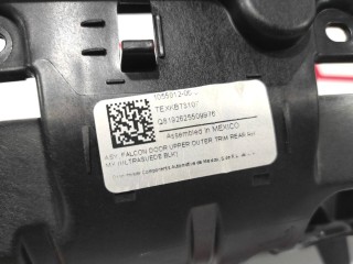 Накладка подъемной задней двери, ориг. номер 1055012-06-J, Tesla Model X 2015-2021