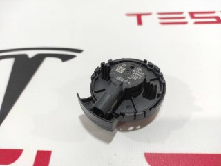 Датчик удара (давления воздуха), ориг. номер 1036762-00-A, Tesla Model X 2015-2021