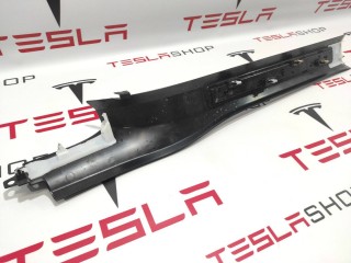 Накладка дверного порога, ориг. номер 1035987-02-G, 1496490-00-A, Tesla Model X 2015-2021