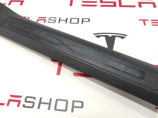 Накладка дверного порога, ориг. номер 1035987-02-G, 1496490-00-A, Tesla Model X 2015-2021