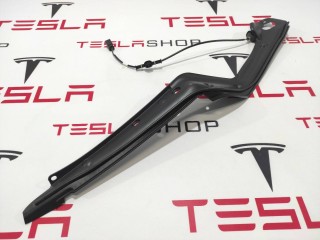 Накладка закрытия подъемной задней двери, ориг. номер 1037560-00-C, Tesla Model X 2015-2021