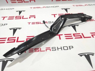 Накладка закрытия подъемной задней двери, ориг. номер 1037560-00-C, Tesla Model X 2015-2021