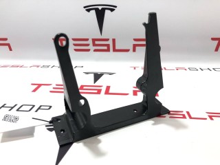 Кронштейн накладки, стойки В, ориг. номер 1052518-00-H, Tesla Model X 2015-2021