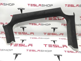 Накладка подъемной задней двери, ориг. номер 1659729-89-B, Tesla Model X рест 2021-2026