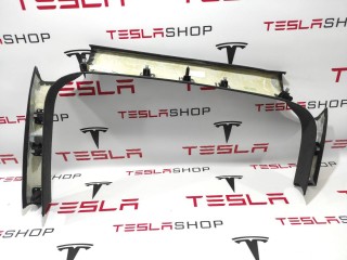 Накладка подъемной задней двери, ориг. номер 1659729-89-B, Tesla Model X рест 2021-2026