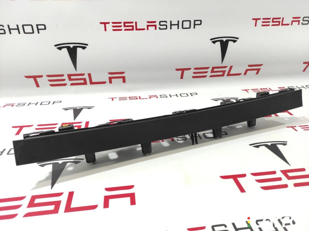 Накладка подъемной задней двери Tesla Model X рест 2021-2026, 1060410-00-C, фото 1