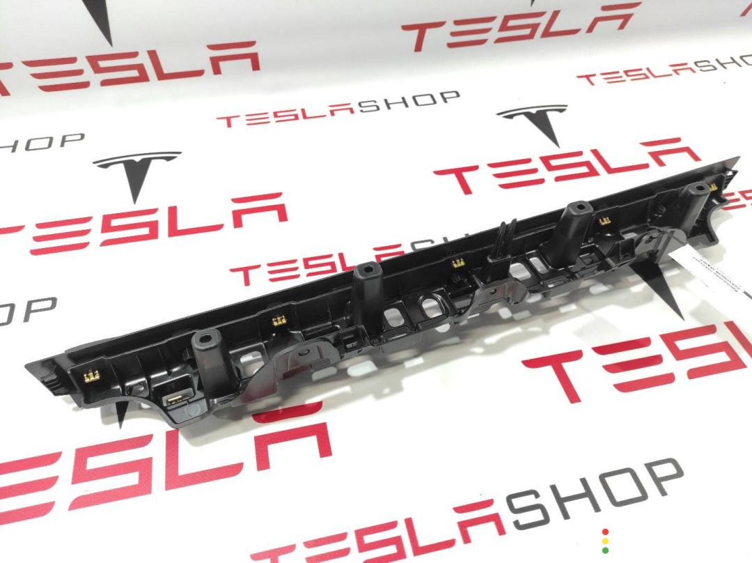 Накладка подъемной задней двери Tesla Model X рест 2021-2026, 1060410-00-C, фото 3