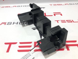 Кронштейн панели пола 2-го ряда сидений (6 мест), ориг. номер 1060170-00-D, Tesla Model X 2015-2021