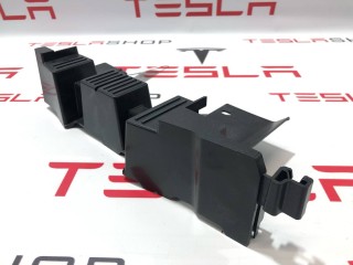 Кронштейн панели пола 2-го ряда сидений (6 мест), ориг. номер 1060170-00-D, Tesla Model X 2015-2021