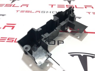 Кронштейн панели пола 2-го ряда сидений (6 мест), ориг. номер 1060170-00-D, Tesla Model X 2015-2021