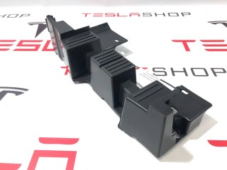 Кронштейн внешний сидений 2-го ряда, ориг. номер 1059715-00-D, Tesla Model X 2015-2021