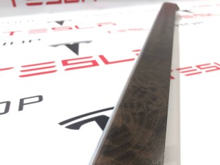 Накладка декоративная обшивки двери, ориг. номер 1035826-09-B, Tesla Model X 2015-2021