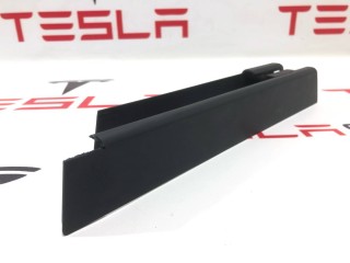 Заглушка салазки сиденья, ориг. номер 1061614-00-D, Tesla Model X 2015-2021