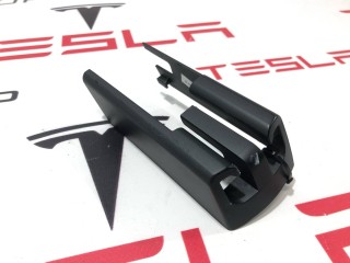 Заглушка салазки сиденья, ориг. номер 1062357-00-D, Tesla Model X 2015-2021