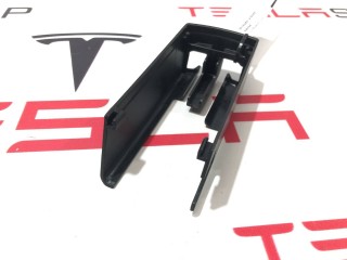 Заглушка салазки сиденья, ориг. номер 1062357-00-D, Tesla Model X 2015-2021