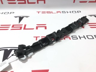 Кронштейн накладки, стойки В, ориг. номер 1053721-00-C, Tesla Model X 2015-2021